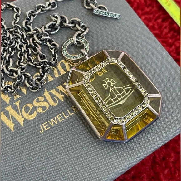 Vivienne Westwood VINTAGE BRAND NEW AW2011 Necklace Olive Green/Silver/Swarovski - Picture 3 of 11